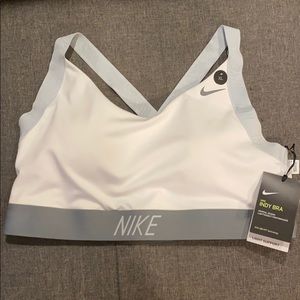 Brand new nike sports bra 💫